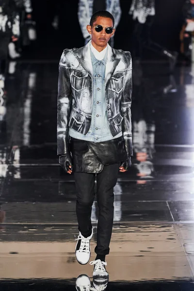 Look 50